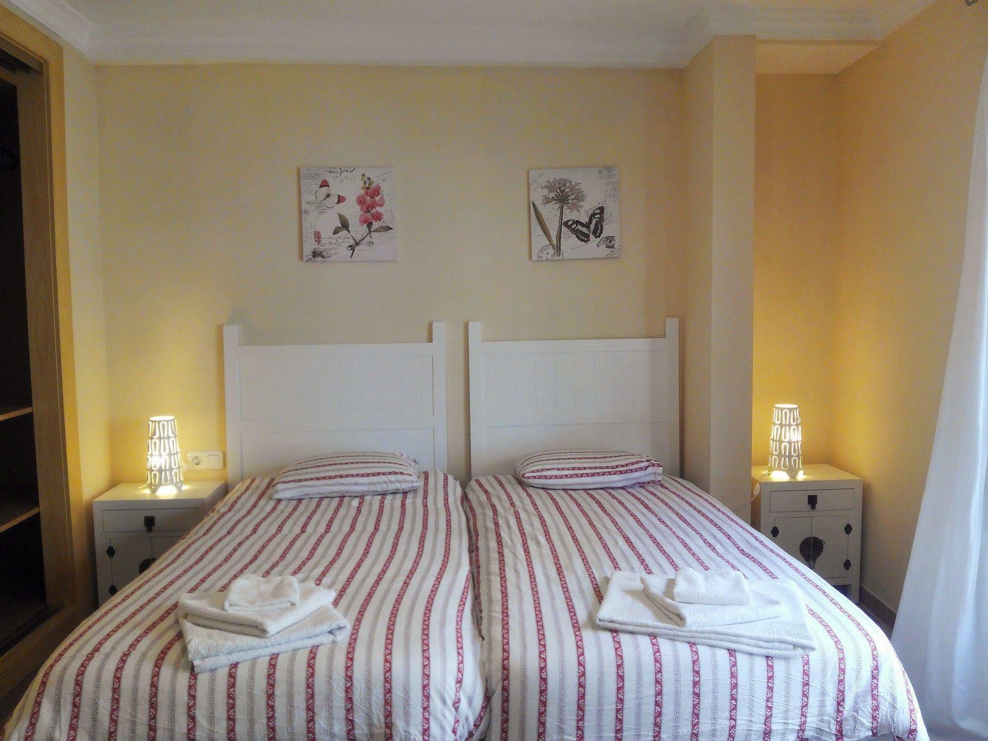 Apartamentos Decada Малага Экстерьер фото