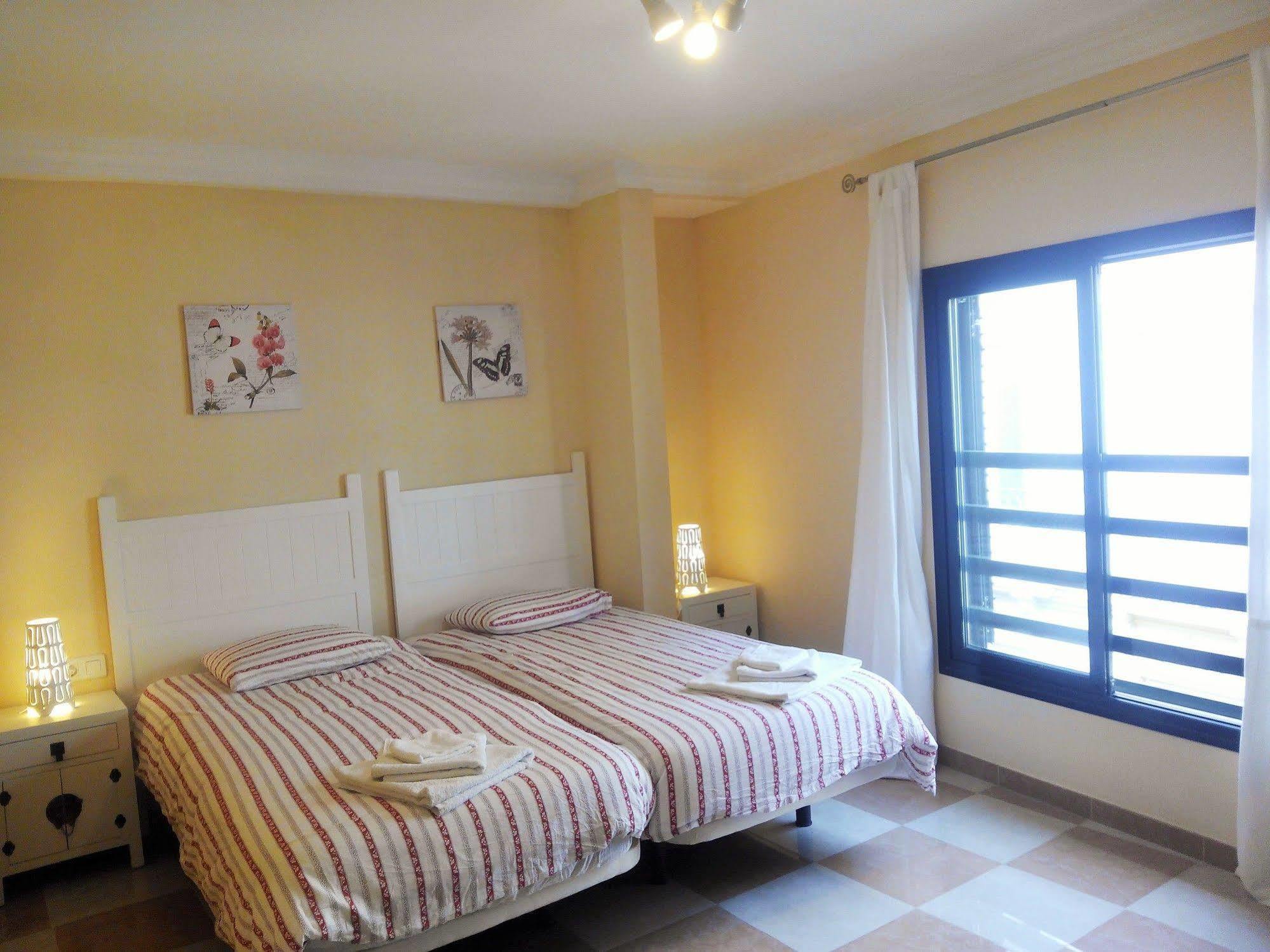 Apartamentos Decada Малага Экстерьер фото