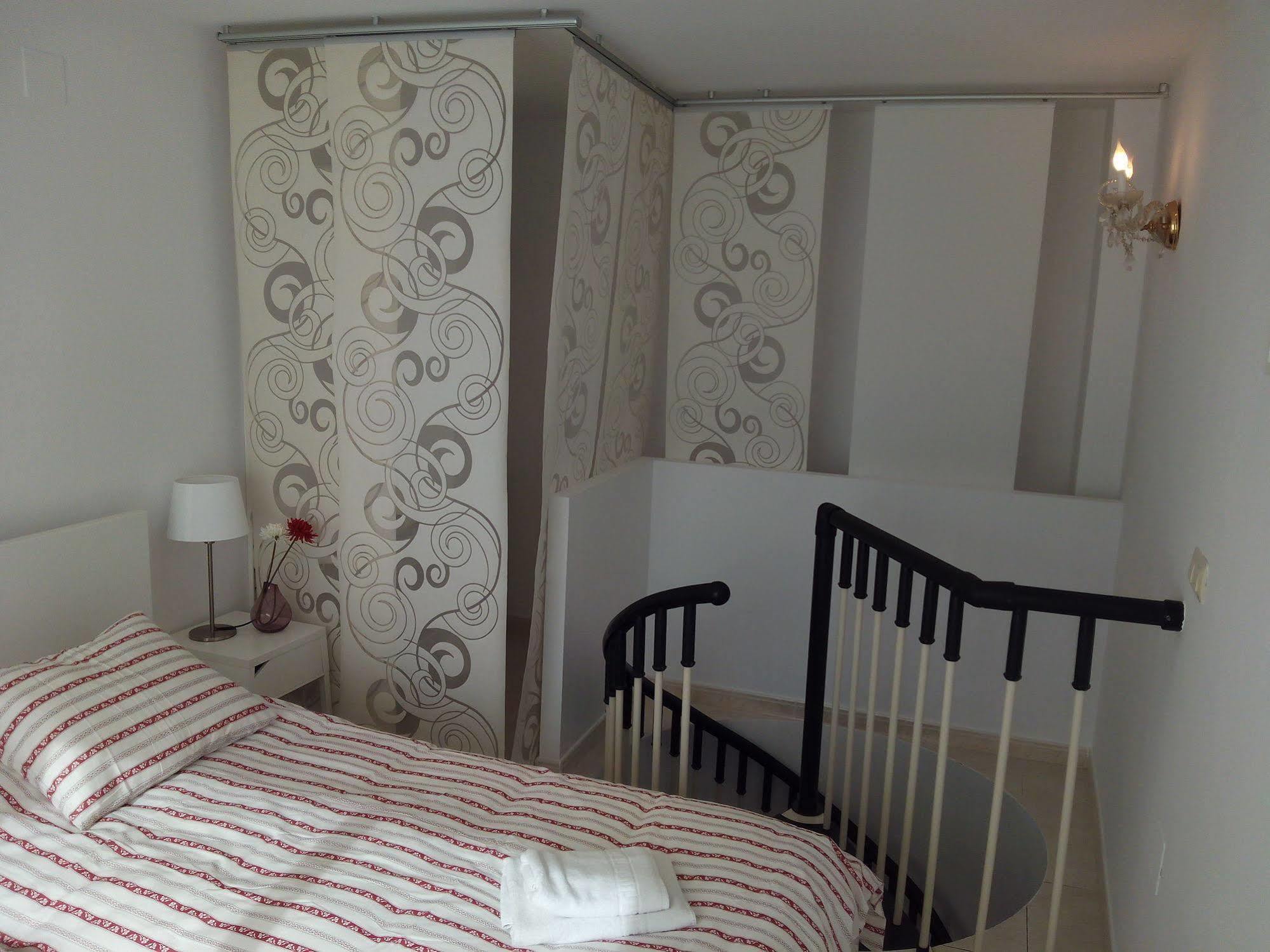 Apartamentos Decada Малага Экстерьер фото