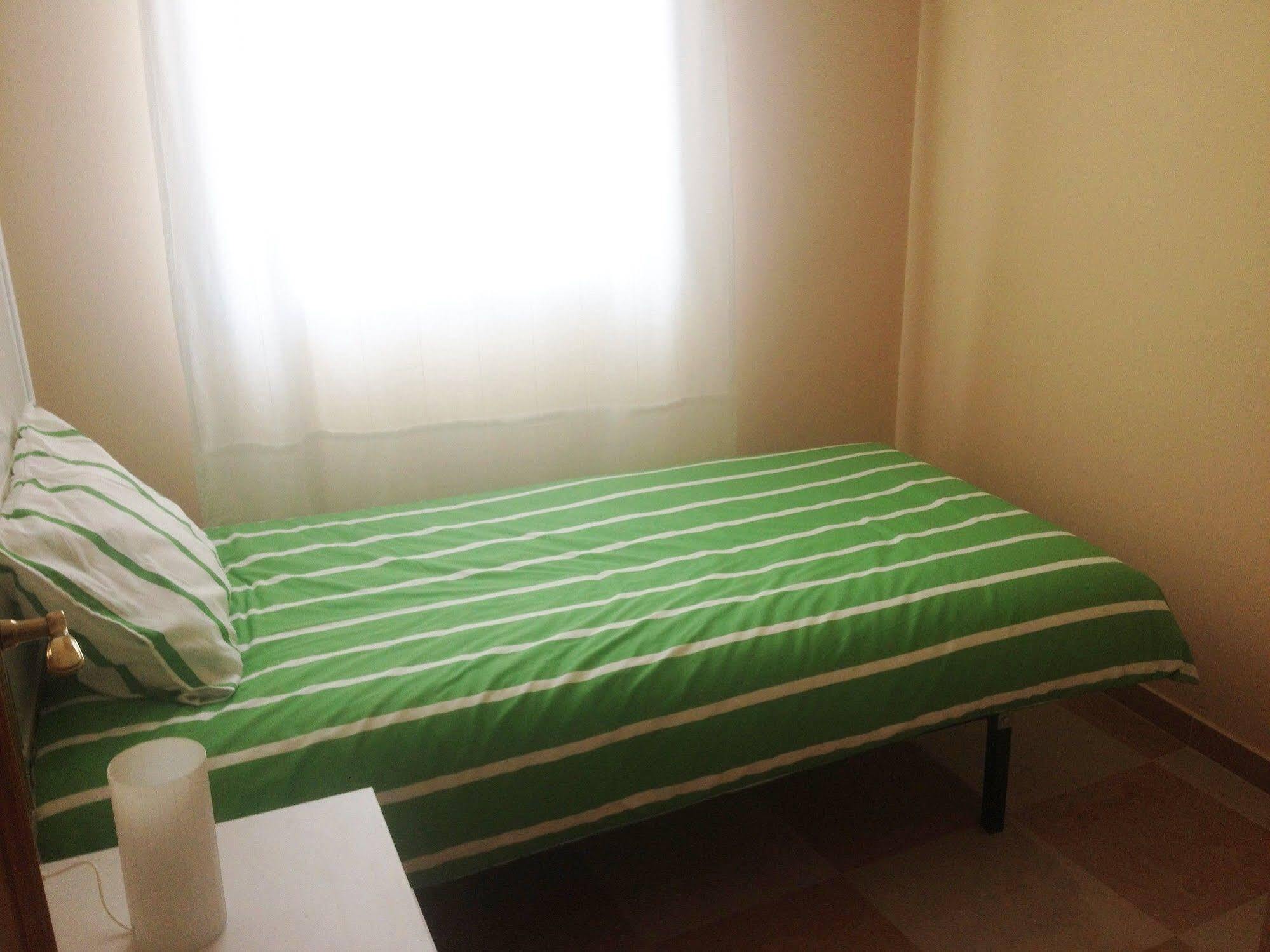 Apartamentos Decada Малага Экстерьер фото